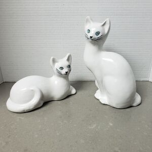Vintage Pair Of White Ceramic Cats. Good vintage condition